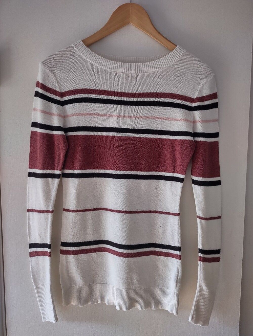 Express Women’s Striped Crew Neck Sweater Size Large White Burgundy Navy